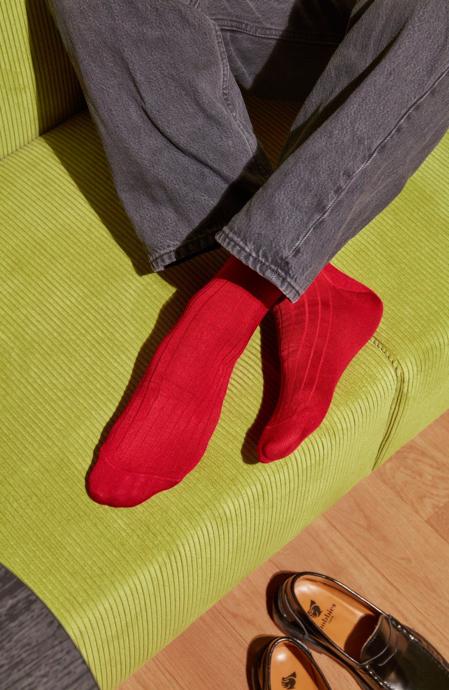 rosso scuro. ribbed