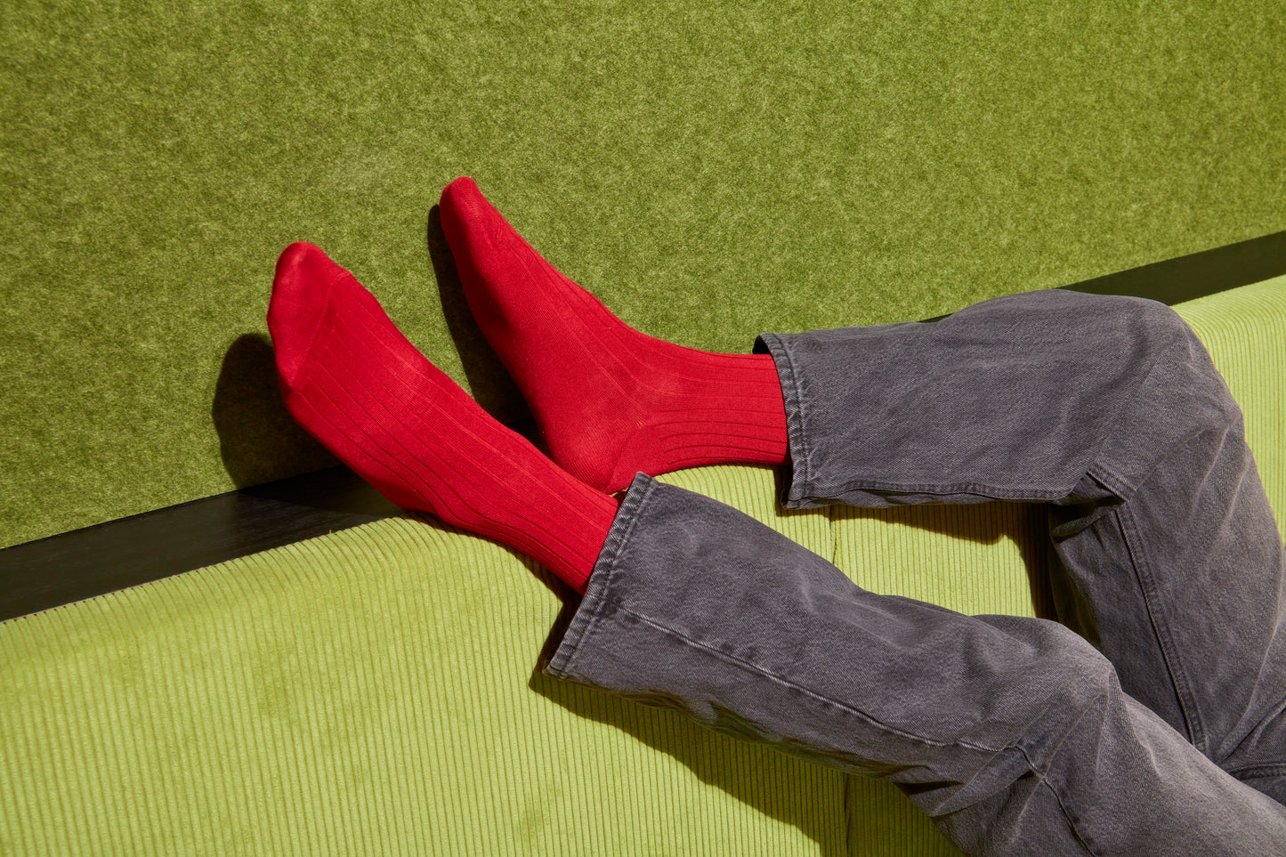 rosso scuro. ribbed